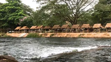 หาดชมจันทร์นครนายก จุดกางเต็นท์ริมน้ำสุดสดชื่น