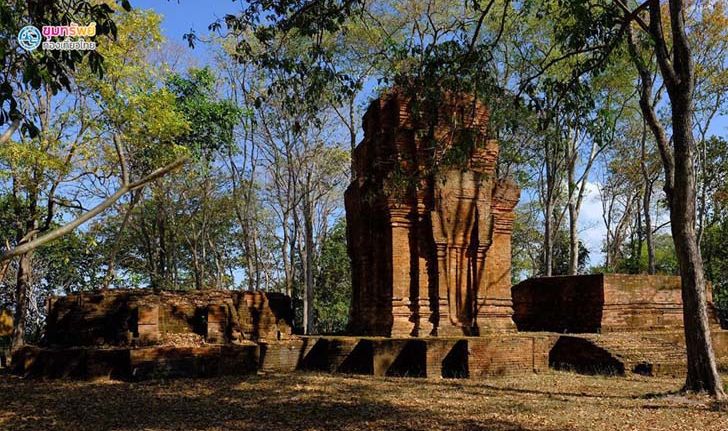 ชมร่องรอยประวัติศาสตร์ ปราสาทเขาน้อยสีชมพู สระแก้ว