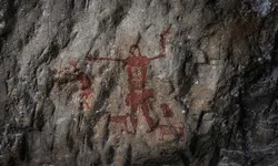 ศิลปะบนผนังถ้ำของผู้คนในยุคก่อนประวัติศาสตร์ กว่า 3,000 ปีมาแล้ว บนเขาปลาร้า อุทัยธานี