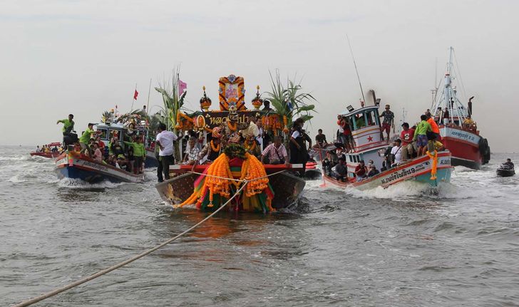 งานแห่หลวงพ่อปานทางเรือ ประเพณีสุดอลังการของชาวสมุทรปราการ