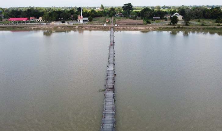 พาโนรามาที่เที่ยวใหม่สะพานไม้ข้ามบึงแก้งสนามนาง