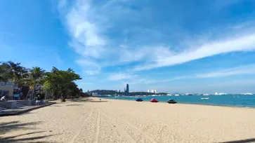 ภาพบรรยากาศชายหาดพัทยา เงียบเหงาไร้ผู้คนราวกับชายหาดร้าง!