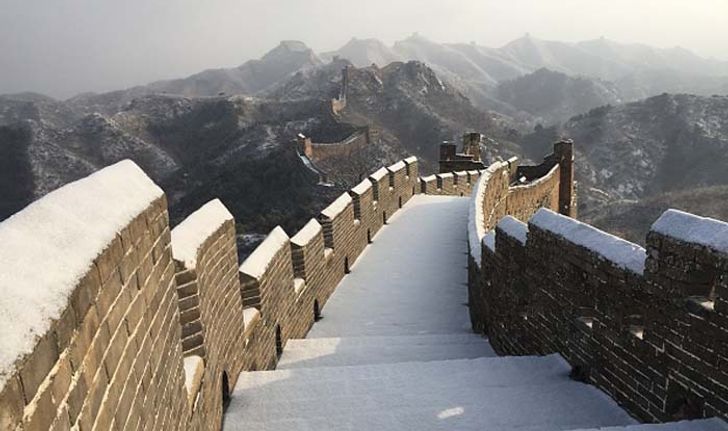 หิมะตกปกคุลมกำแพงเมืองจีน กลายเป็นภาพสุดมหัศจรรย์ที่หาชมได้ยาก!