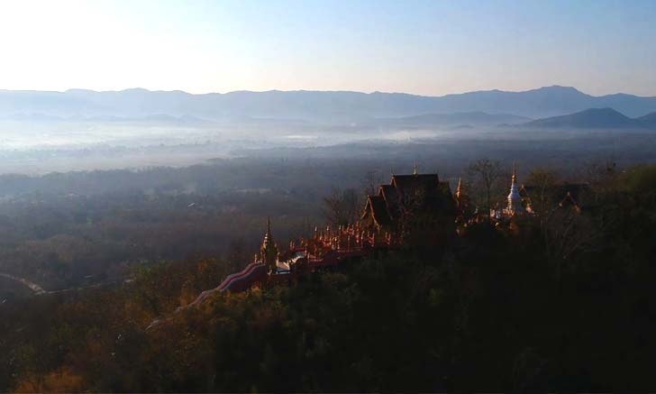 เปิดภาพอันซีน วัดพระธาตุดอยพระฌานปกคลุมไปด้วยสายหมอก ส่งท้ายฤดูหนาว