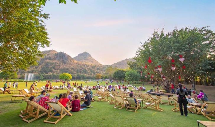 The Village Farm To Cafe' คาเฟ่บรรยากาศสุดโรแมนติก ท่ามกลางขุนเขาเมืองกาญ