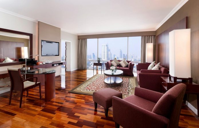 executive-suite-with-view-liv