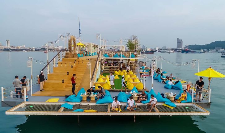 Tappia Floating Cafe คาเฟ่ลอยน้ำกลางทะเลพัทยา ตกหมึก ชมเมืองพัทยาแบบ 360 องศา