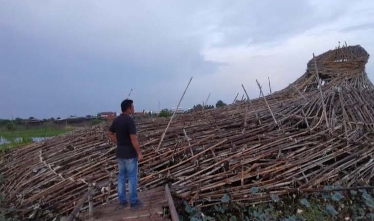 เผยภาพสุ่มปลายักษ์ตลาดน้ำสะพานโค้งพังทลาย หลังโดนพายุฝนซัดกระหน่ำ