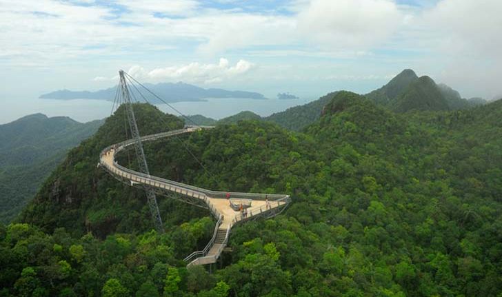 Langkawi Sky Bridge สะพานโค้งรูปพระจันทร์ครึ่งเสี้ยว แลนด์มาร์คแห่งเกาะลังกาวี