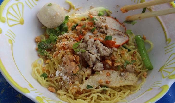 ก๋วยเตี๋ยวหมูโบราณ 10 บาท อิ่มคุ้มราคานี้ยังมีอยู่จริง!