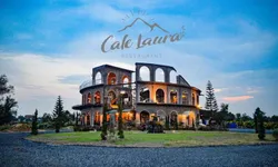 Cafe Laura Bar and Restaurant คาเฟ่เปิดใหม่ที่เหมือนยกเอาโคลอสเซียมมาไว้ที่สระบุรี