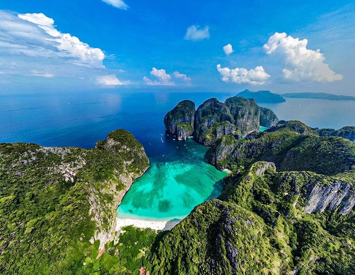 อ่าวมาหยา ปิเละลากูน เกาะพีพี สวรรค์แห่งทะเลไทย  จุดหมายของนักท่องเที่ยวจากทั่วโลก