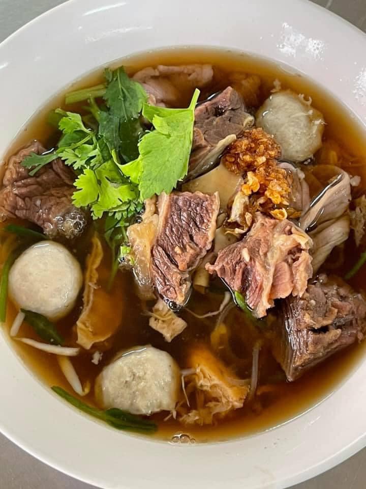 ก๋วยเตี๋ยวเนื้อ ร้านเจริญสุขโภชนา