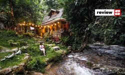 ชนบท (Chonnabot) บ้านไม้ริมลำธาร ใช้ชีวิตสโลว์ไลฟ์ ได้ฟีล Cabin in the Woods