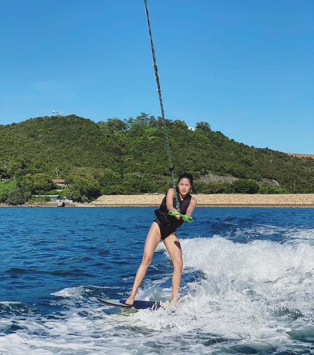 jeaninitsoiwakesurfing