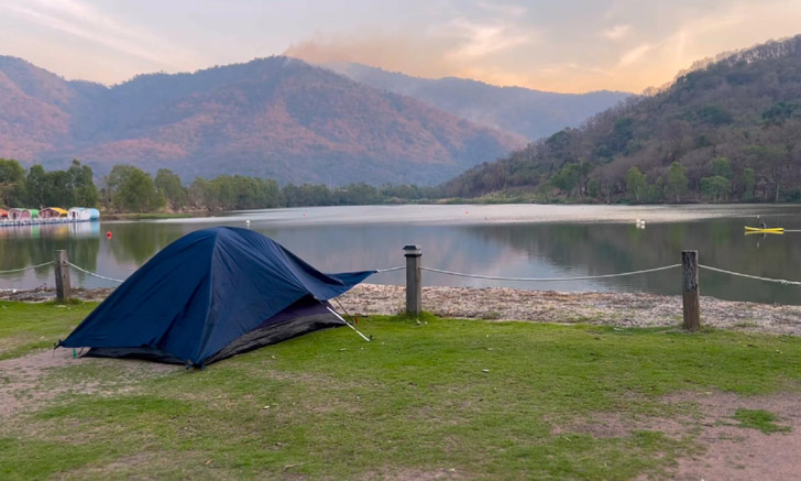 Chonburi Mountaincamp มุมกางเต็นท์ลับแห่งเมืองชล ทะเลสาบโอบล้อมด้วยขุนเขา