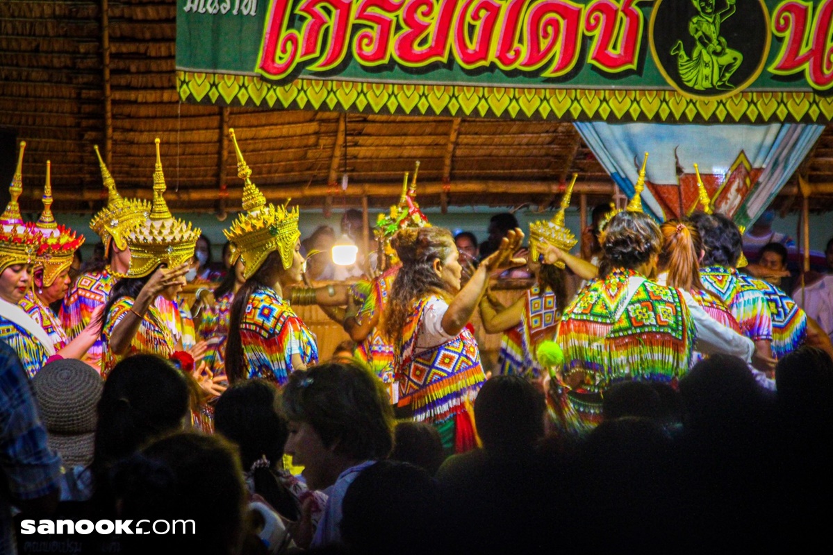 บรรยากาศภายในงานประเพณีโนราโรงครู พัทลุง 