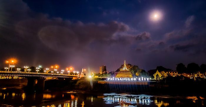 ป้ายไฟ Phitsanulok City แลนด์มาร์คแห่งใหม่ริมแม่น้ำน่าน มุมถ่ายรูปห้ามพลาดพิษณุโลก