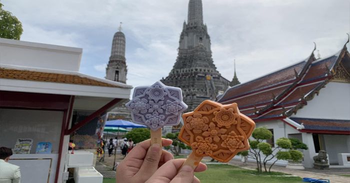 สุดล้ำ! ไอศกรีมลายกระเบื้องพระปรางค์วัดอรุณฯ วิจิตรงดงามจนแทบไม่กล้ากิน