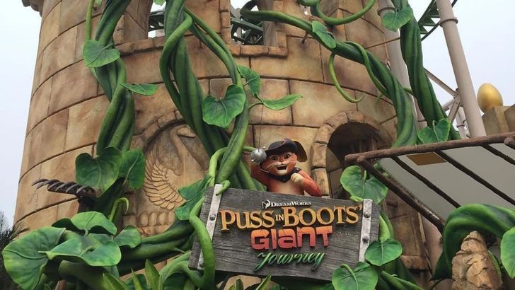 Strap on your seatbelts at Puss in Boots’ Giant Journey. Credits: Attractions 360° on YouTube