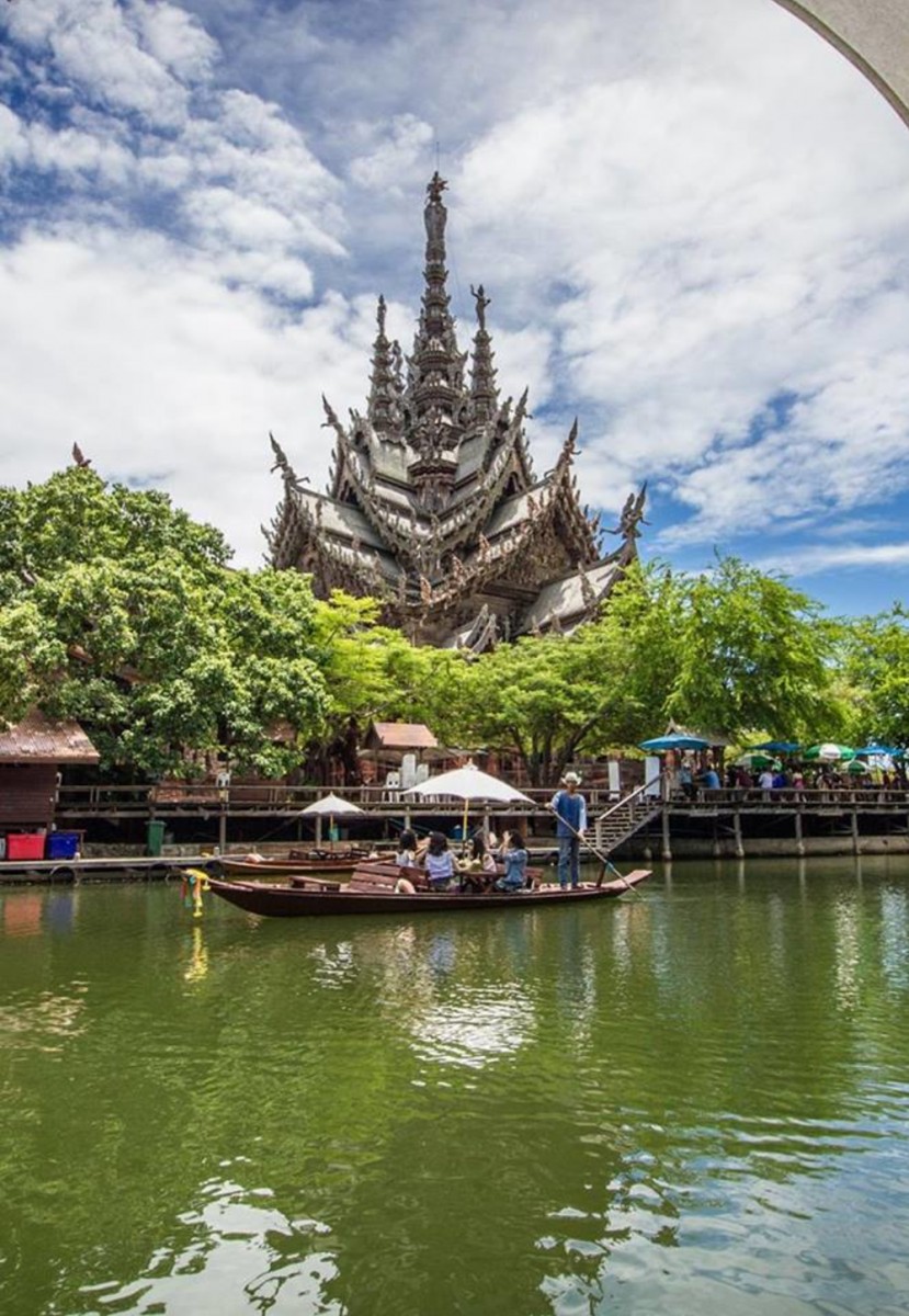 ล่องเรือเที่ยวชมความสวยงามของปราสาทสัจธรรม | ขอบคุณรูปภาพจาก pnpool.com