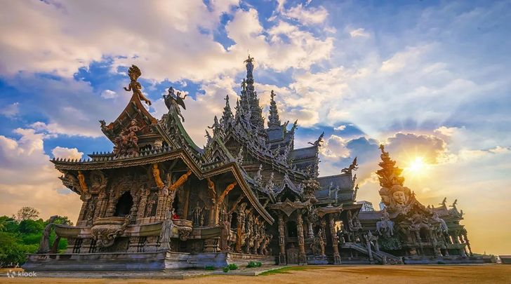 ปราสาทสัจธรรม  (The Sanctuary of Truth Pattaya) แหล่งท่องเที่ยวใกล้กรุงเทพฯ