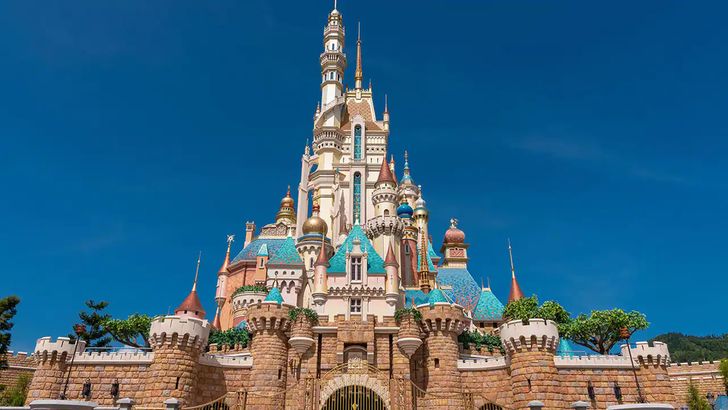 Castle of Magical Dreams สร้างจากแรงบันดาลใจในนิทานดิสนีย์ | รูปภาพจาก hongkongdisneyland.com