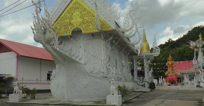 สำนักสงฆ์วังเตาราง สร้างวิหารบนเรือสุพรรณหงส์ สวยงามราวกับภาพในวรรณคดี