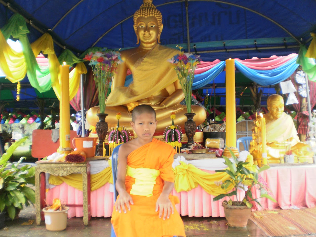 พระอาจารย์สมเกียรติ์  ผู้ดำเนินการบูรณะวัดไตรสามัคคี  ขณะบรรพชาสามเณรอายุ 10 ขวบ อยู่วัดบ้านโดด จังหวัดศรีสะเกษ