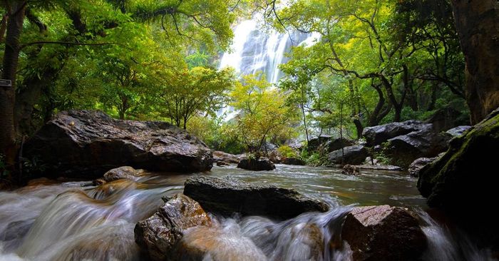 น้ำตกคลองลาน ในช่วงที่สวยงามที่สุดของปี สายน้ำยิ่งใหญ่อลังการ!