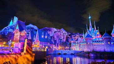 เบื้องหลังการสร้าง “World of Frozen” จากภาพยนตร์สู่ดินแดนที่ดื่มด่ำที่สุดของ Hong Kong Disneyland