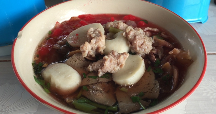 ขวัญใจมหาชน ก๋วยเตี๋ยวริมทุ่ง 20 บาท ปริมาณล้น วิวอลังการ