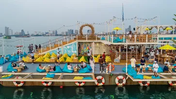 Tappia Floating Cafe คาเฟ่ลอยน้ำกลางทะเลพัทยา ตกหมึก ชมเมือง 360 องศา