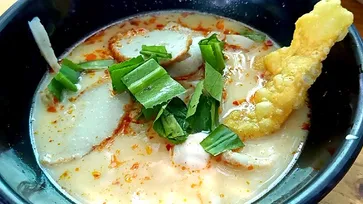 ก๋วยเตี๋ยวปลาสู้ชีวิต ส่งลูกเรียนจบปริญญา ความอร่อยนานกว่า 14 ปี