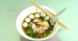 ก๋วยเตี๋ยวเนื้อป้ามล ร้านในตำนาน ความอร่อยกว่า 40 ปี