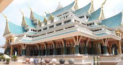 ชมพระวิหาร "วัดป่าภูก้อน" สวยเหมือนวิมานบนดิน