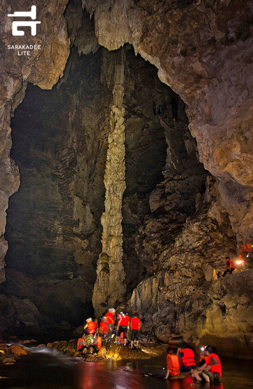 เสาหินงอกความ สูง 62.5 เมตร ในถ้ำเสาหิน