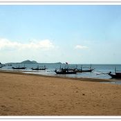 เรือประมง ที่หาดทรายรี