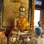 พระพุทธรูปใส่แว่นตาดำ วัดโกรกกราก สมุทรสาคร