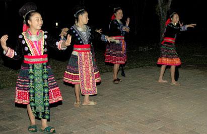 ม้ง ฮิลไทรป์ ลอดจ์