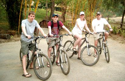 ม้ง ฮิลไทรป์ ลอดจ์