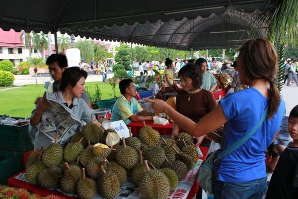 งานวันระกำหวาน ผลไม้และของดีเมืองตราด