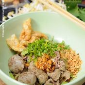 ก๋วยเตี๋ยวเรือในสวน by Polka Dot