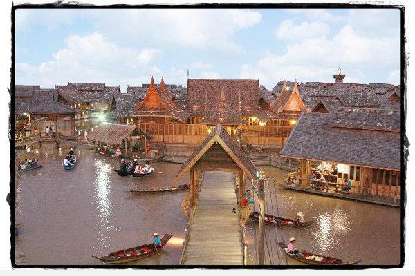 ตลาดน้ำ 4 ภาค จ.ชลบุรี