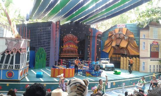 Oran utan show