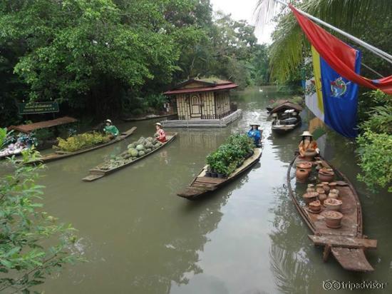 Replica of Floating market at Safari World