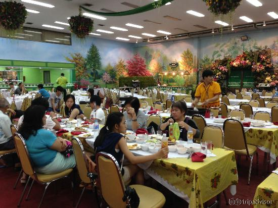 International buffet lunch is provided free.