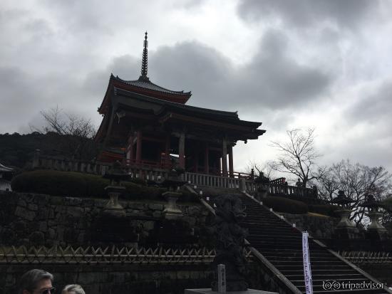 凄い人ですが、景色が凄い良かったです。晴れている時に来れば、京都が一望できる場所ですので1度は行く価値ありです。