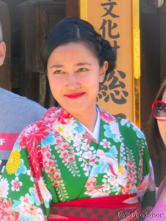 Blushing bride at Kiyomizu-dera