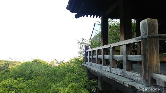 清水寺の舞台から京都市を見下ろす光景